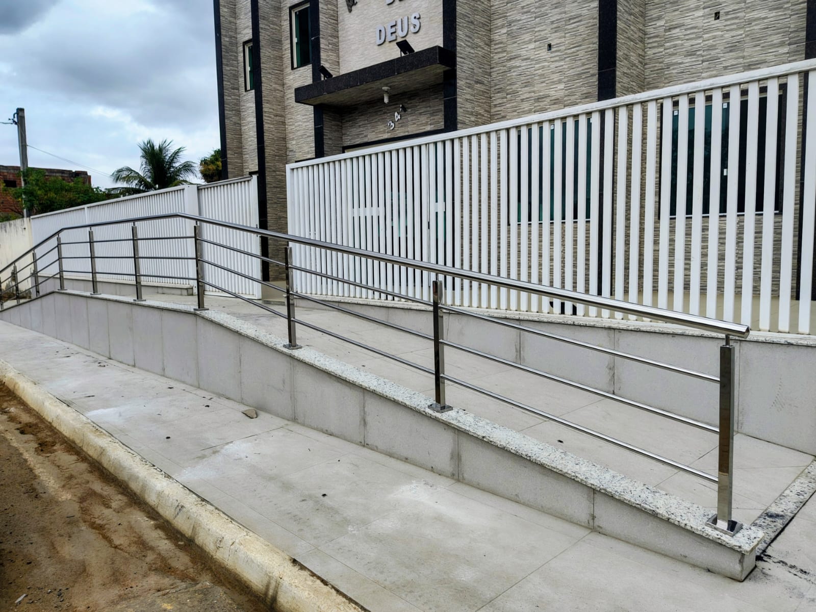 Corrimão de rampa de acesso